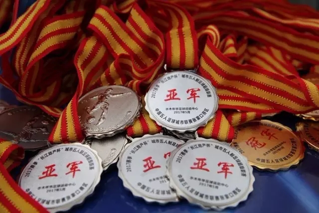 王睿泽20+5+6王洪16分青岛胜广厦 胡金秋15分