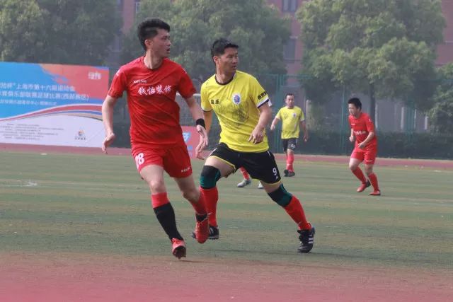 58岁意大利名宿佐拉现场观战卡利亚里vs国米